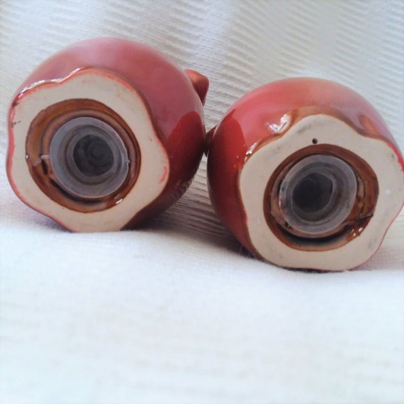 Salt And Pepper Shakers Apple Harvest Red Ceramic Set Gift NEW Fruit Decor Table - Picture 3 of 5